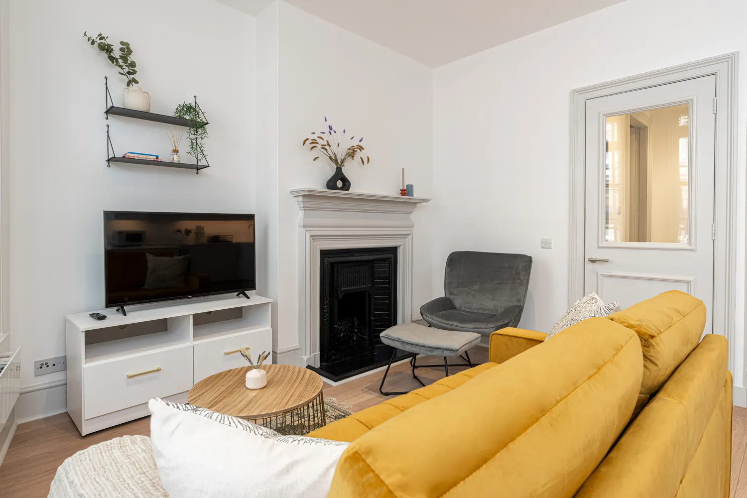 Leicester Square Apartments 4